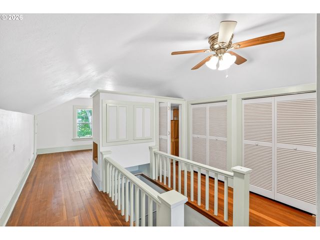 3957 E BURNSIDE St, Portland, OR 97214