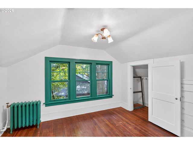 3957 E BURNSIDE St, Portland, OR 97214