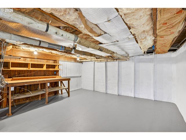 3957 E BURNSIDE St, Portland, OR 97214