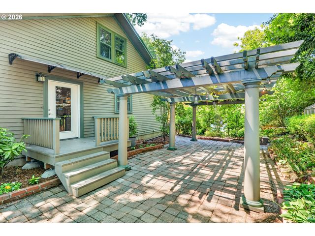 3957 E BURNSIDE St, Portland, OR 97214
