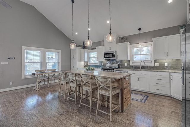 274 Barracuda Street, Bayou Vista, TX 77563