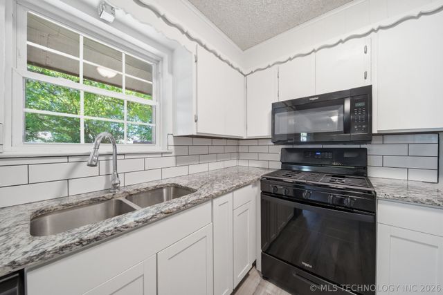 216 E J Street, Jenks, OK 74037