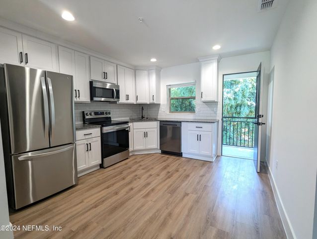 1924 DANESE Court, Jacksonville, FL 32207