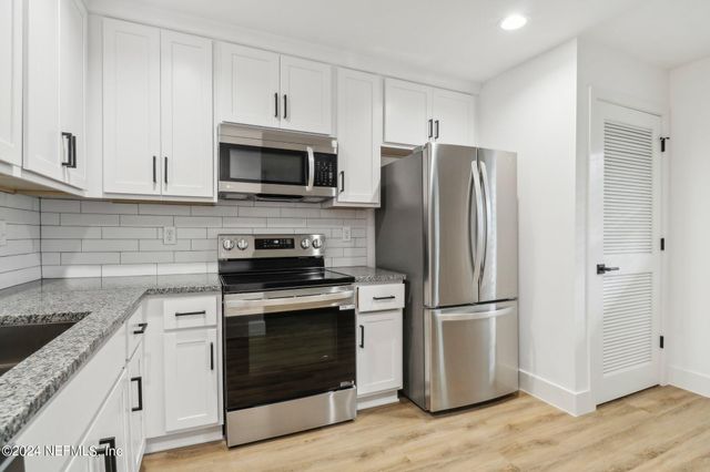 1924 DANESE Court, Jacksonville, FL 32207