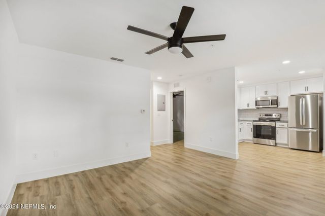 1924 DANESE Court, Jacksonville, FL 32207