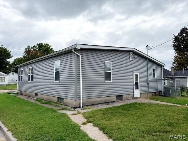 1835 Market Street, Madison, IL 62060