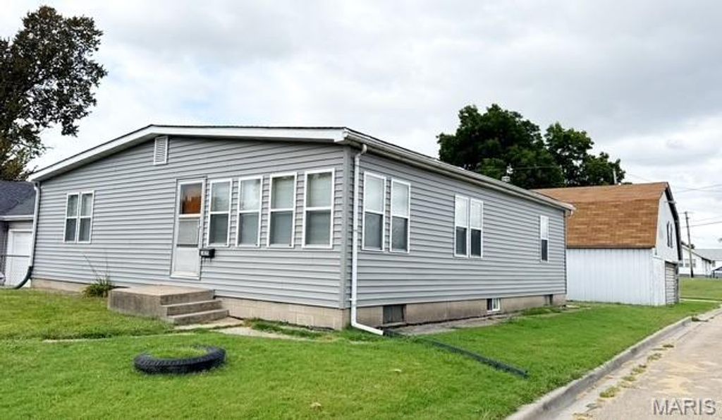 1835 Market Street, Madison, IL 62060