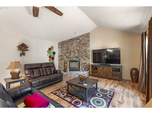 2951 PREMIERE Pl, Longview, WA 98632