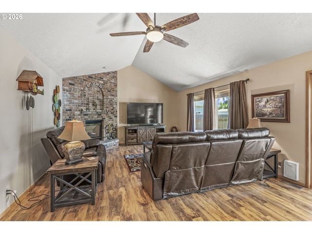 2951 PREMIERE Pl, Longview, WA 98632