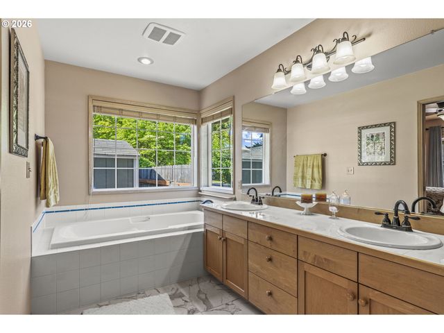 2951 PREMIERE Pl, Longview, WA 98632