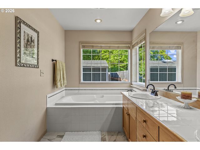 2951 PREMIERE Pl, Longview, WA 98632