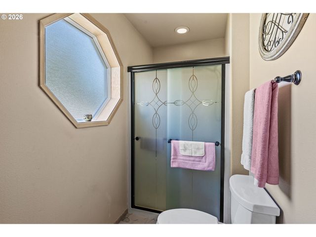 2951 PREMIERE Pl, Longview, WA 98632