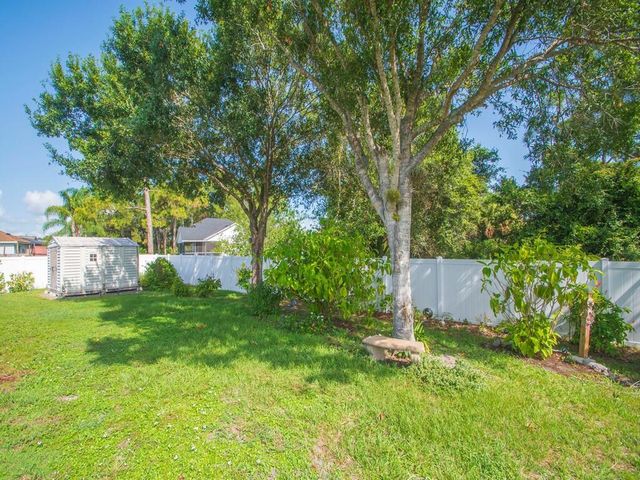 2101 SW Alloway Avenue, Port St. Lucie, FL 34953