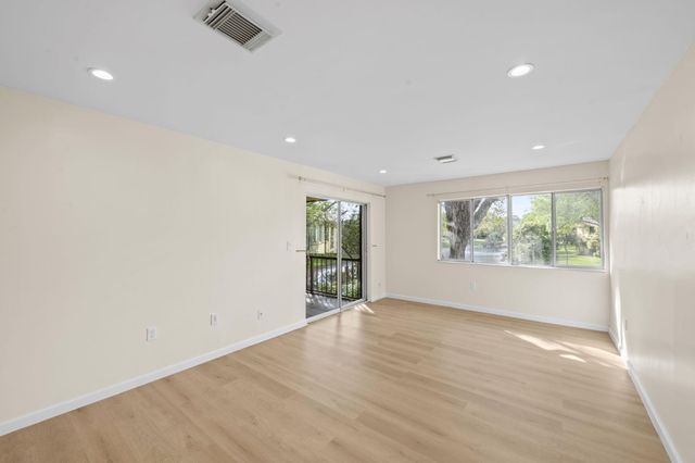 830 SW 9th Street Circle 204, Boca Raton, FL 33486