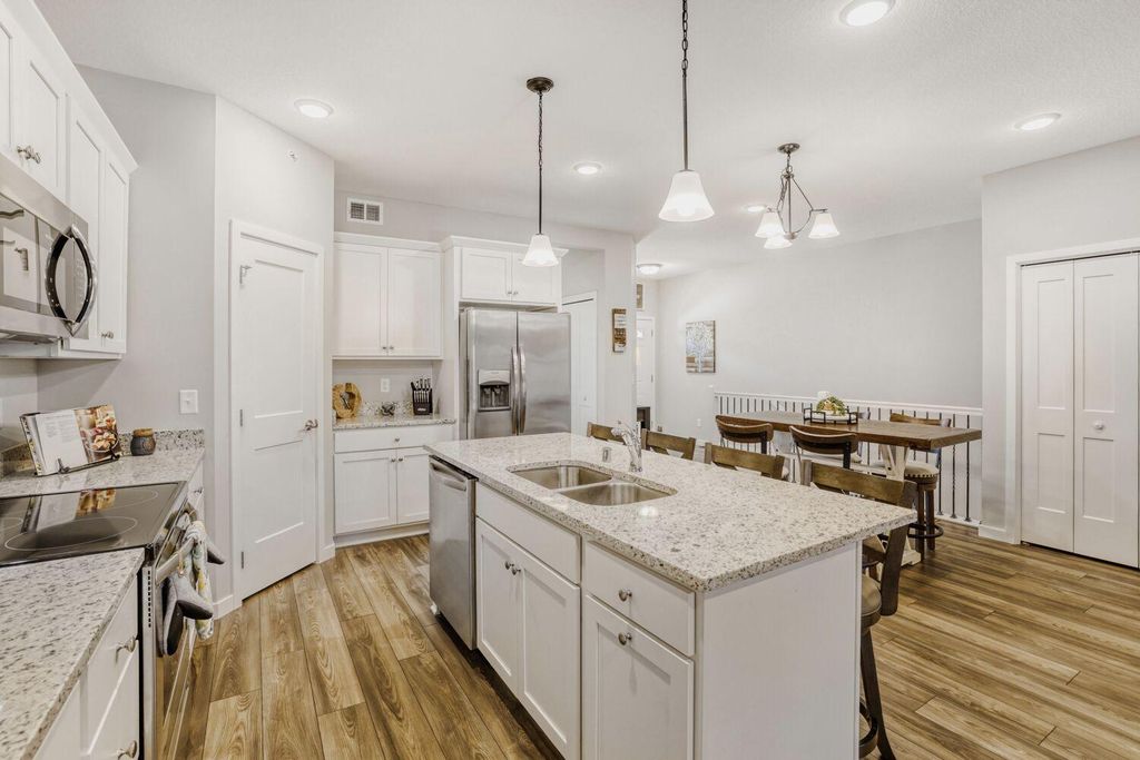 9105 Lexington Ave N B, Circle Pines, MN 55014 — photo 3