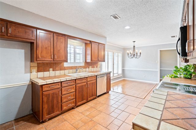 8921 Crosswind Drive, Fort Worth, TX 76179