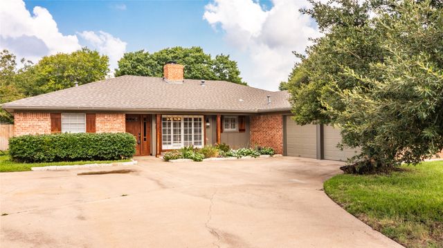 8921 Crosswind Drive, Fort Worth, TX 76179