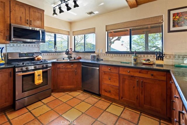 9060 Yucca Hills, Agua Dulce, CA 91390