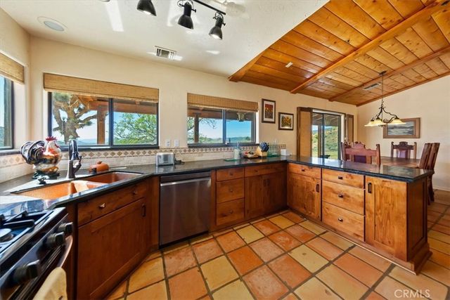 9060 Yucca Hills, Agua Dulce, CA 91390