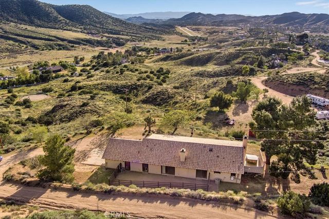 9060 Yucca Hills, Agua Dulce, CA 91390