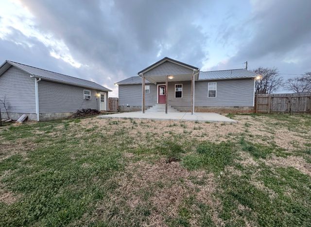 383 Strawberry Dr, Winchester, TN 37398