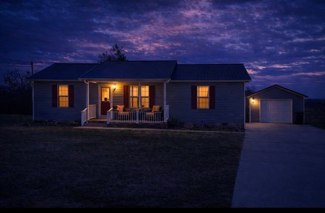 383 Strawberry Dr, Winchester, TN 37398