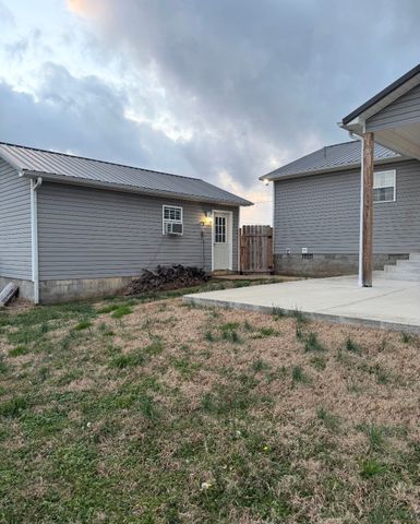 383 Strawberry Dr, Winchester, TN 37398