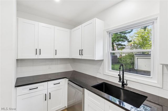 906 Keystone Drive, Cleveland Heights, OH 44121