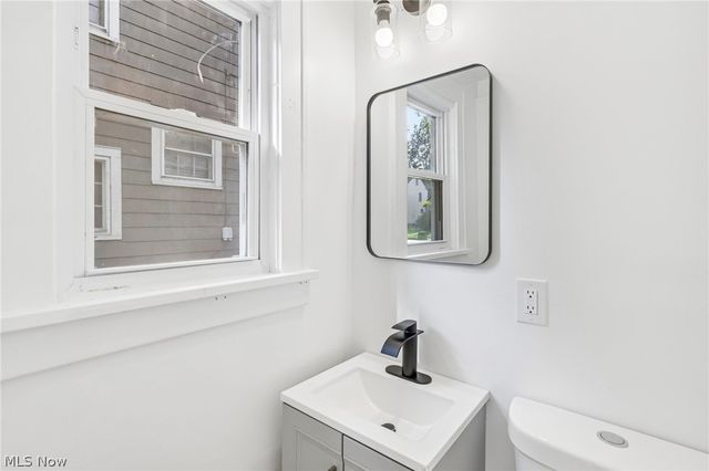 906 Keystone Drive, Cleveland Heights, OH 44121