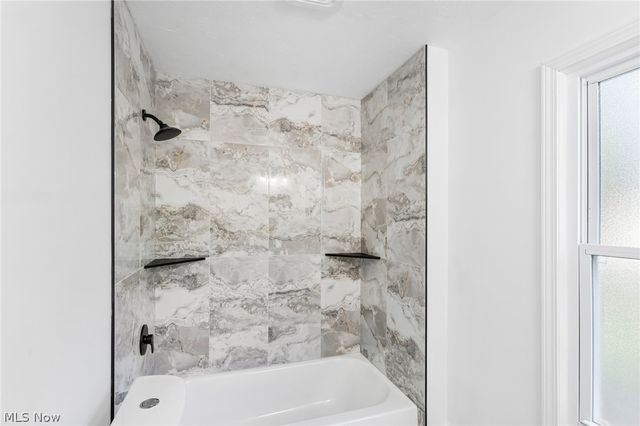 906 Keystone Drive, Cleveland Heights, OH 44121