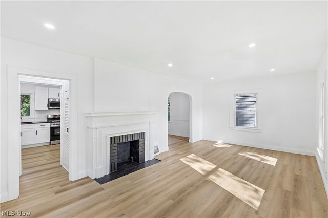 906 Keystone Drive, Cleveland Heights, OH 44121