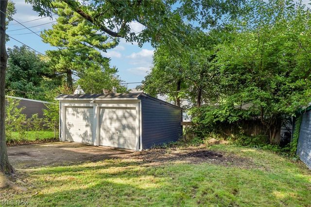 906 Keystone Drive, Cleveland Heights, OH 44121