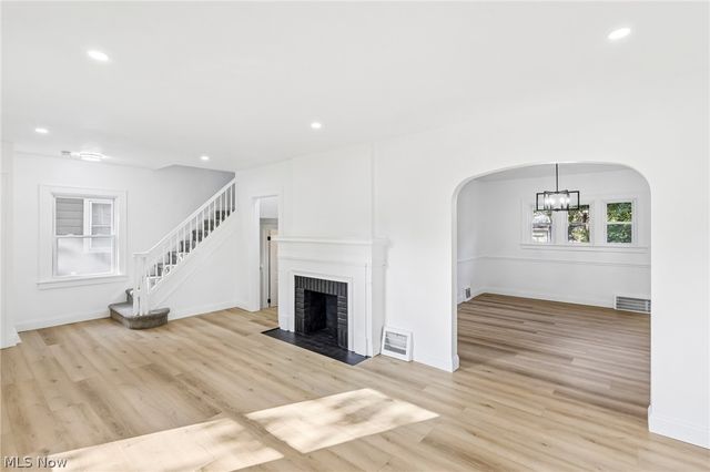 906 Keystone Drive, Cleveland Heights, OH 44121