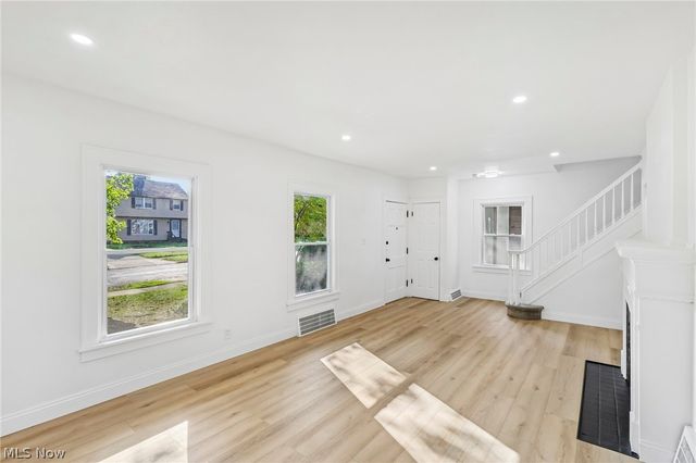 906 Keystone Drive, Cleveland Heights, OH 44121