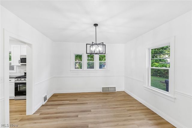 906 Keystone Drive, Cleveland Heights, OH 44121