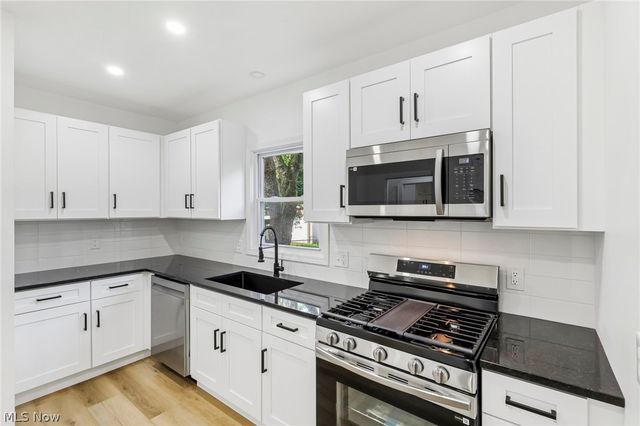 906 Keystone Drive, Cleveland Heights, OH 44121