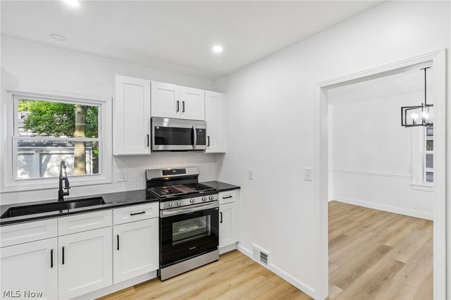 906 Keystone Drive, Cleveland Heights, OH 44121