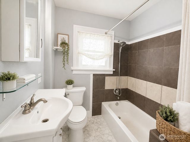 3528 Hoyt Avenue, Everett, WA 98201