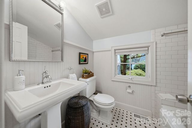 2700 Belvedere Avenue, Charlotte, NC 28205
