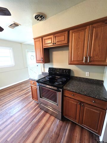 3300 Baldwin Dr, Tyler, TX 75702