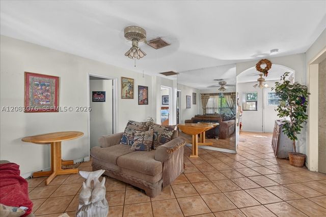 5619 NE 6th Ave, Oakland Park, FL 33334