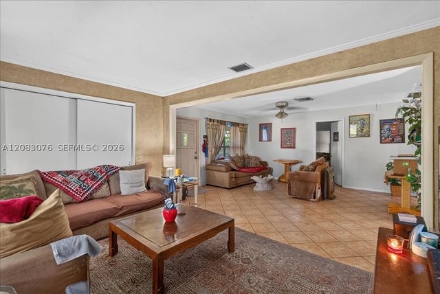 5619 NE 6th Ave, Oakland Park, FL 33334
