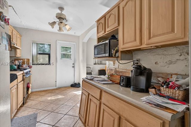 5619 NE 6th Ave, Oakland Park, FL 33334