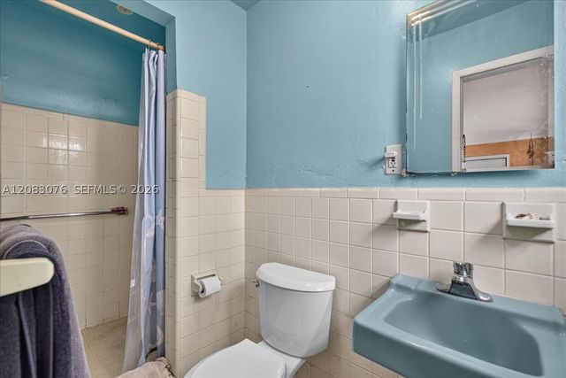 5619 NE 6th Ave, Oakland Park, FL 33334