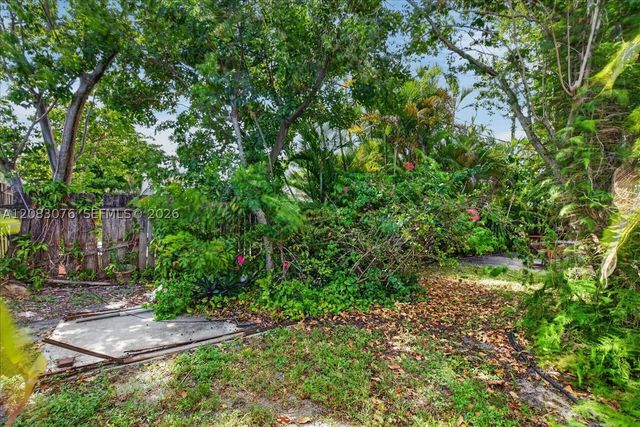 5619 NE 6th Ave, Oakland Park, FL 33334
