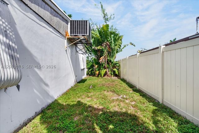 5619 NE 6th Ave, Oakland Park, FL 33334