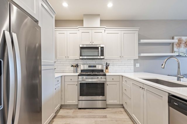 2561 NE Purcell Boulevard, Bend, OR 97701