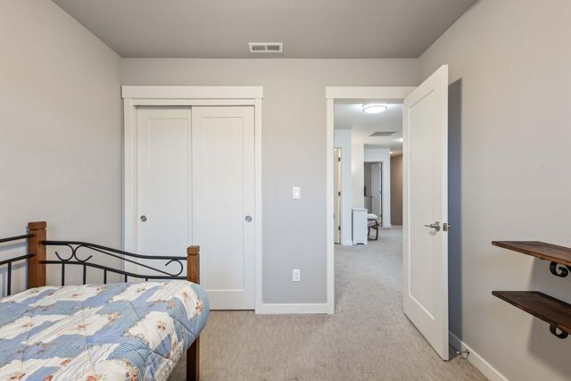 2561 NE Purcell Boulevard, Bend, OR 97701