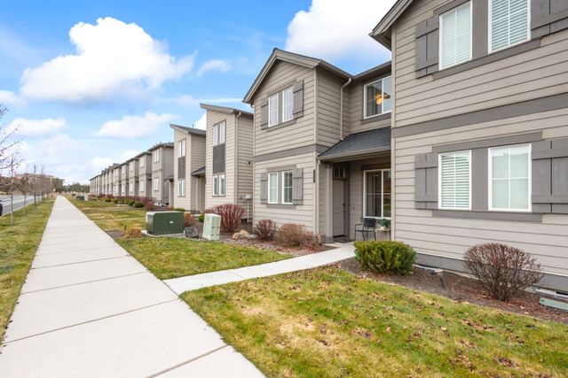 2561 NE Purcell Boulevard, Bend, OR 97701