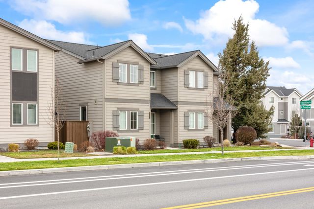 2561 NE Purcell Boulevard, Bend, OR 97701